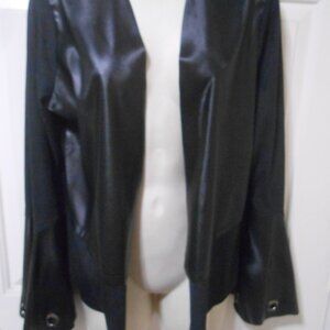 VOCAL CUTE BLACK OPEN FRONT JACKET STYLE SIZE M TOP BELL BOTTOM SLEEVES 👩 NICE